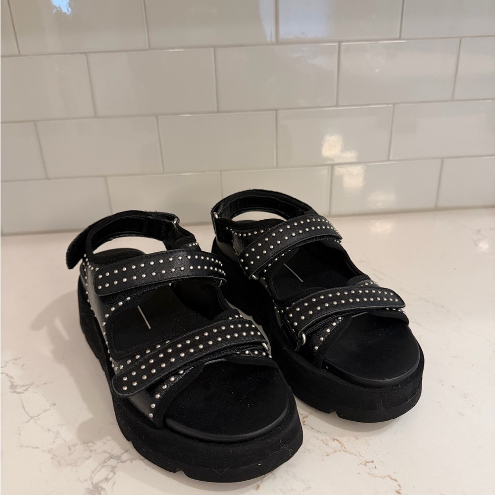 Dolce Vita Dubai Platform Studded Sandal Size 7.5. 2.5” heel.